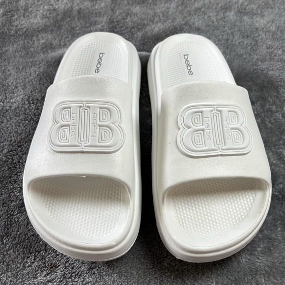 bebe Shoes - Bebé Womens White Slide 3D Logo  Sandals size 6  Pool, Beach , Casual New